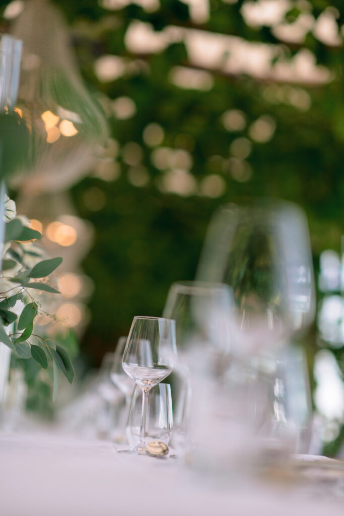 Lange Hochzeitstafel, Hochzeitsfotografin auf Burg Schwarzenstein