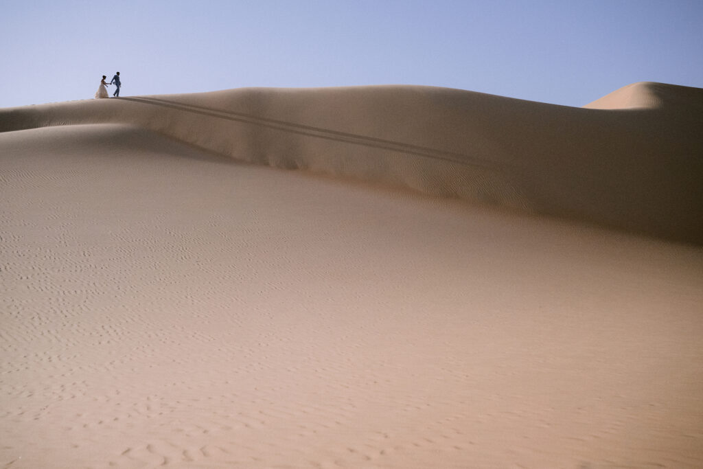 Bridal desert photo session in Abu Dhabi by Saskia Marloh Weddings